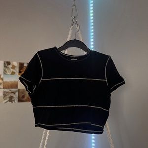 Social tourist black tee, cropped